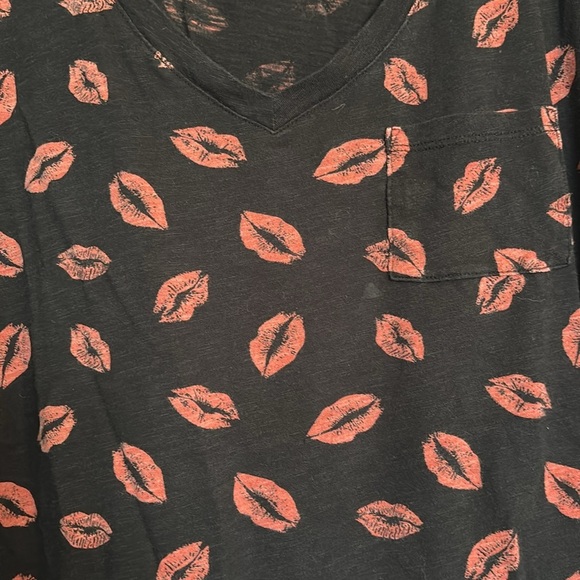 Torrid women’s black and red short sleeve graphic t-shirt size 1/1X - Picture 3 of 8